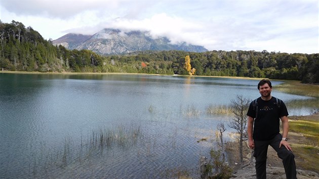 Parazitolog Roman Kuchta z Biologickho centra AV R zkoumal vskyt kulovce v patagonskch jezerech.