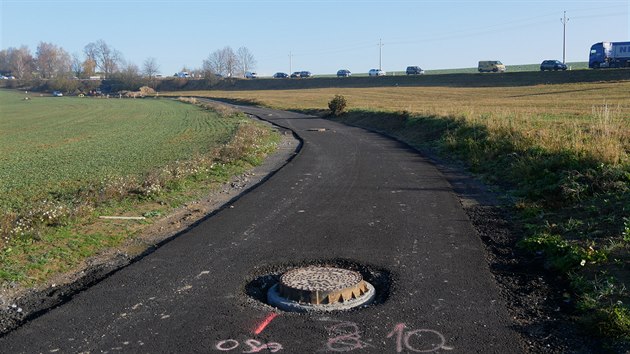 Budouc stezka pro chodce i cyklisty je dlouh tm kilometr. Zan u rekreanho arelu u Pilsk ndre a vede do Stranova.