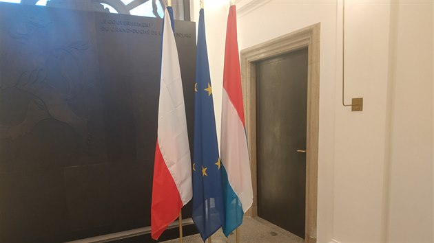 esk, evropsk a lucembursk vlajka (7.11. 2019).