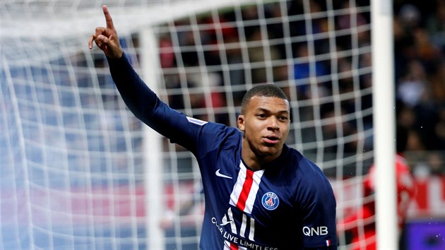 Kylian Mbappe z Paris St. Germain m radost z glu.