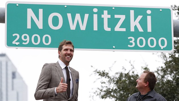 Kdo z vás to má? Dirk Nowitzki se může v Dallasu pochlubit vlastní ulicí.