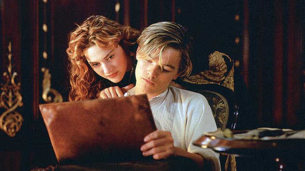 Leonardo DiCaprio a Kate Winsletová ve filmu Titanic (1997) 