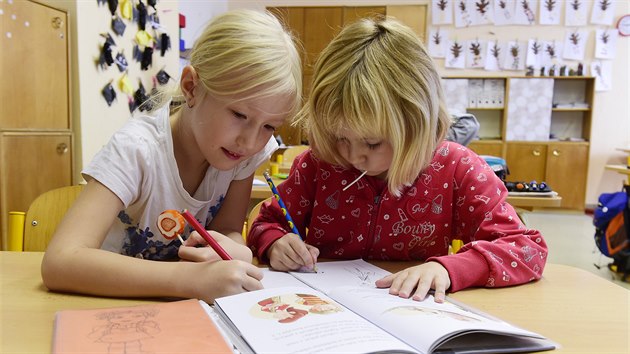 Uitelsk sbor Zkladn koly J. A. Komenskho v Perov-Pedmost se 6....