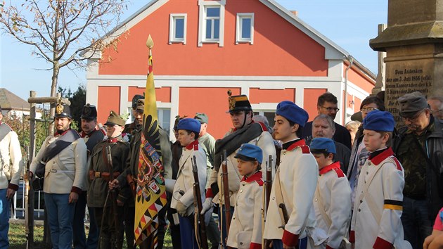 Odhalen rekonstruovanho pomnku 81 vojn a 6 dstojnk z rakouskho 18. pho pluku, kte padli 3. ervence 1866 pi toku na Probluz. (26. jna 2019)