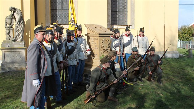 Odhalen rekonstruovanho pomnku 81 vojn a 6 dstojnk z rakouskho 18. pho pluku, kte padli 3. ervence 1866 pi toku na Probluz. (26. jna 2019)