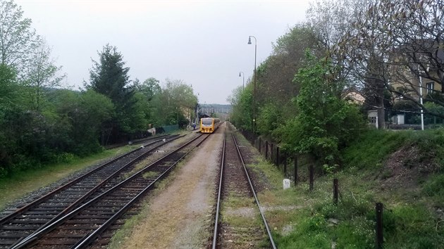 Rakovnick rychlk spolenosti KC Doprava vjd do stanice Hskov, kde kiuje s osobnm vlakem D.