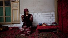Ujgurská ena ije epice ve svém dom ve mst Kagar.