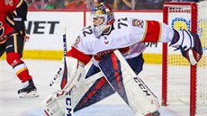Branká� Floridy Sergej Bobrovskij v utkání proti Calgary.