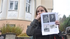 Kateina Portmann ped vilou v Údolní ulici