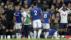 Reakce fotbalist� Evertonu a Tottenhamu poté, co si André Gomes zlomil kotník.