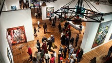 Vernisá� v Jízdárn� Hradu p�ilákala na tisíc náv�t�vník�.