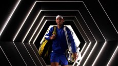 Rafael Nadal nastupuje k pa�í�skému souboji s Jo-Wilfredem Tsongou.