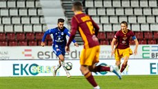 Olomoucký Jakub Yunis u mí�e b�hem pohárového duelu s Duklou Praha.