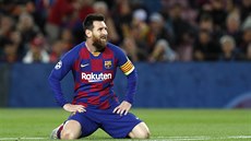 Barcelonský kapitán Lionel Messi lituje nevyuité ance v zápase Ligy mistr...