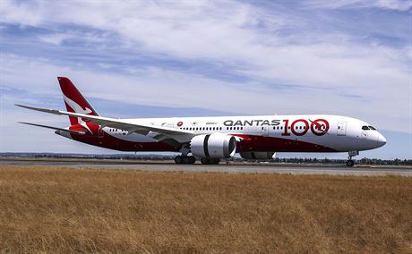 Boeing 787-9 Dreamliner pi pistání v Sydney po nejdelím pímém letu v...