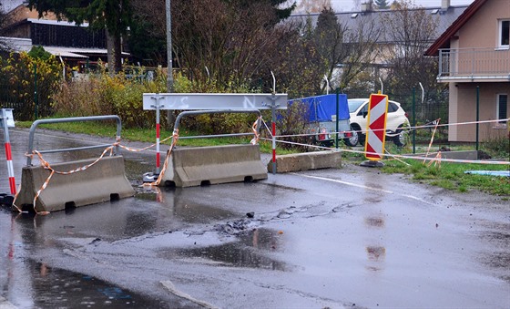 Oprava propadlé silnice mezi karlovarskými městskými částmi Sedlec a Rosnice se...