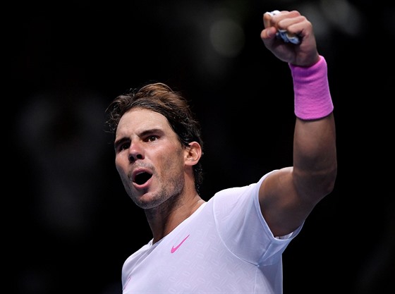 Španělský tenista Rafael Nadal se raduje z vítězství nad Rusem Daniilem...