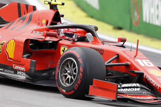 Charles Leclerc z Ferrari bhem kvalifikace na Velkou cenu Brazílie formule 1.