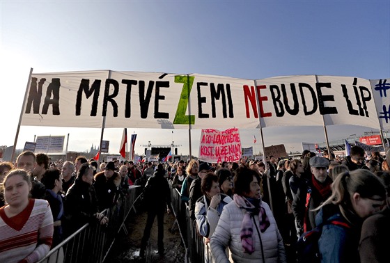 Demonstrace za demokracii, kterou na prask Letn pod iniciativa Milion...