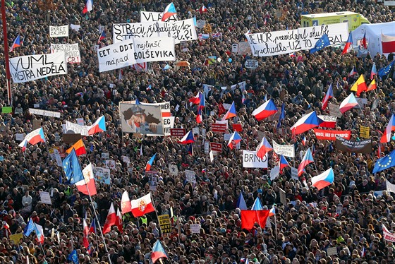 Demonstrace za demokracii, kterou na prask Letn pod iniciativa Milion...