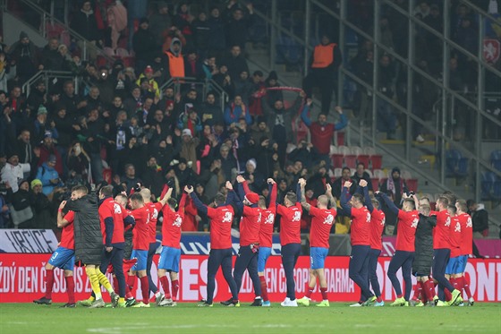 etí fotbalisté jásají z postupu na mistrovství Evropy. V rozhodujícím duelu...