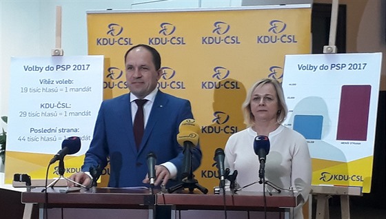 Pedseda KDU-SL Marek Výborný pedstavil na tiskové konferenci, na ní byla i...