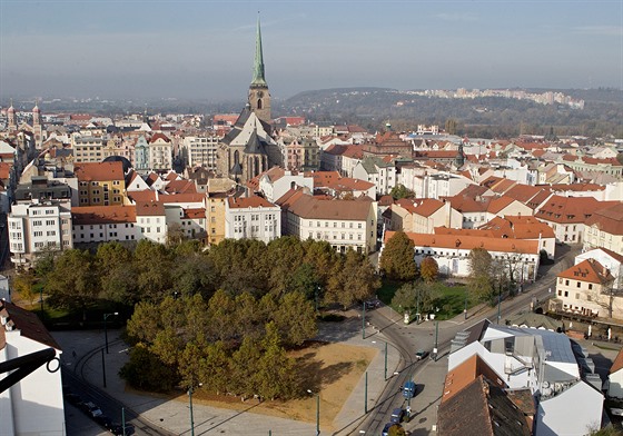 Pohled k plzeskmu nmst z vkov budovy centra Bohemia. Na historickm...