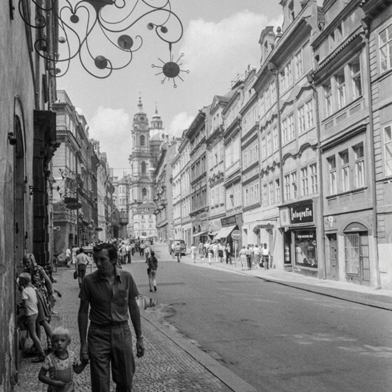 Mosteck ulice na Mal Stran v Praze