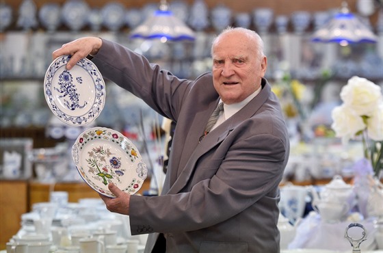 Vladimír Feix stál v čele dubské porcelánky od roku 1970, v roce 1991 se stal jejím majitelem.