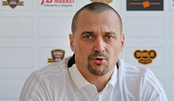 Jihlavský trenér Viktor Ujčík.