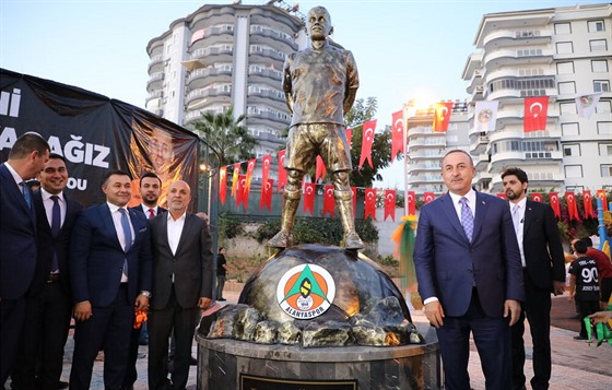 Turecký klub Alanyaspor odhalil ve mst sochu tragicky zesnulého eského...