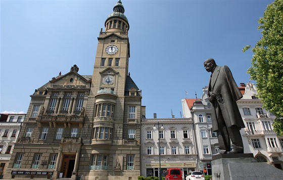 Zatímco na prostějovském náměstí T. G. Masaryka stojí socha prvního prezidenta ČSR, na náměstí Edmunda Husserla socha pomník tohoto světoznámého filozofa minimálně prozatím nebude, rozhodli radní.