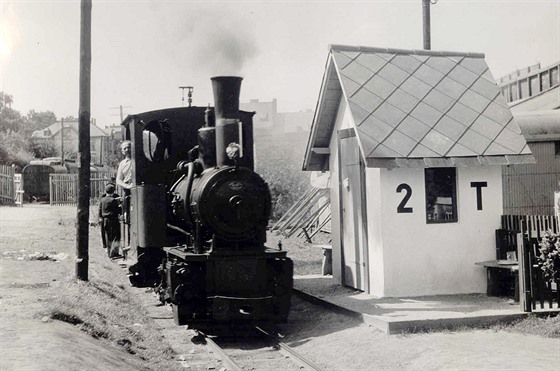 Pionýrská železnice s lokomotivou Jiřinkou a strážním domkem