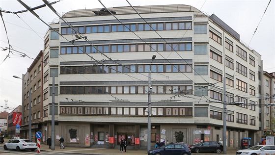 Plzeňští radní chtějí urychlit prodej nemovitostí, pro které nemá využití. Jedná se například o bývalé sídlo Krajského výboru KSČ na Americké třídě. 