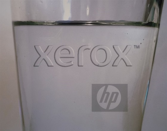 Společnost Xerox by ráda odkoupila firmu HP.