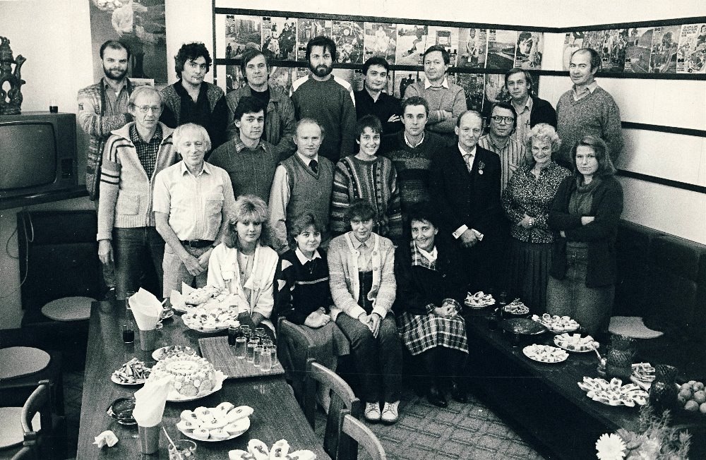 Redakce Mladého sv�ta z roku 1986. Zadní �ada zleva: Lubo� Beniak, grafik...