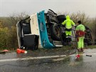 Autobus se u slovenské Nitry stetl s nákladním autem peváejícím kamení,...