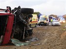 Autobus se u slovenské Nitry stetl s nákladním autem peváejícím kamení,...