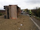 Autobus se u slovenské Nitry stetl s nákladním autem peváejícím kamení,...