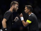 Deblisté Raven Klaasen Jihoafrické republiky (vpravo) a Michael Venus z Nového...