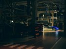 Noc v továrn Maserati v Moden