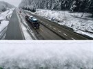 Zasnená dálnice D1 poblí Vtrného Jeníkova na Vysoin. (13. listopadu 2019)