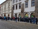 V Plzni zaal 17 listopadu v devt hodin rno prodej pamtnch eurobankovek k...
