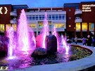 Univerzita Hradec Kr�lov� p�ejmenovala prostor v kampusu s font�nou a lavi�kami...