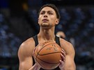 Bryn Forbes ze San Antonia se chystá na zápas.