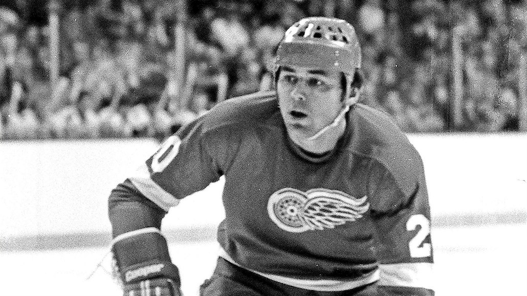Krom Red Wings psobil Václav Nedomanský v NHL také v New York Rangers a St....