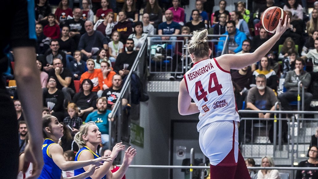 Tém�� p�esn� p�ed rokem slavily �eské basketbalistky kvalifika�ní výhru nad Rumunskem.