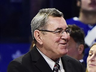Václav Nedomanský (vlevo) během slavnostního ceremoniálu při uvedení do...