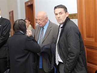 U Krajského soudu v Plzni začalo jednání se skupinou obžalovaných, kteří podle...