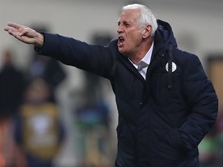 Švýcarský kouč fotbalistů Kosova Bernard Challandes během utkání proti Česku.